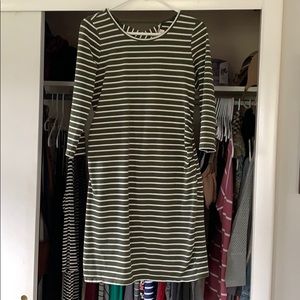 Skies Are Blue Angeles Back Detail Maternity Dress